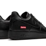 Nike Air Force 1 Low Noir Suprême - Image 2